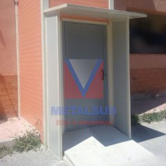 Metalsud Struttura Grezza Ascensore pannelli coibentato particolare ingresso