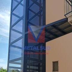 Metalsud Struttura Standard Ascensore vetri trasparenti passerella copertura